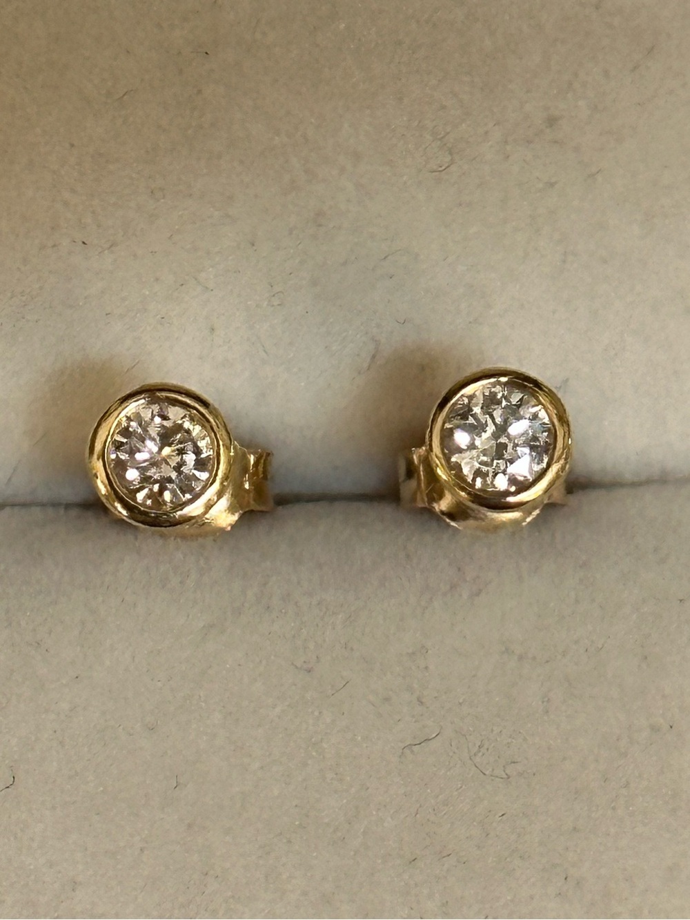Solid 14K 585 Yellow Gold NATURAL Diamond Stud Earrings Round Cut Bezel Setting